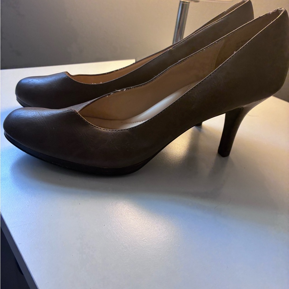 Kelly & Katie Dark Brown Heels - Picture 2 of 4